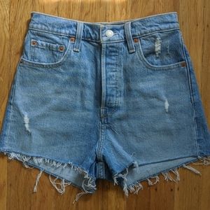 Levi's ribcage denim shorts 26